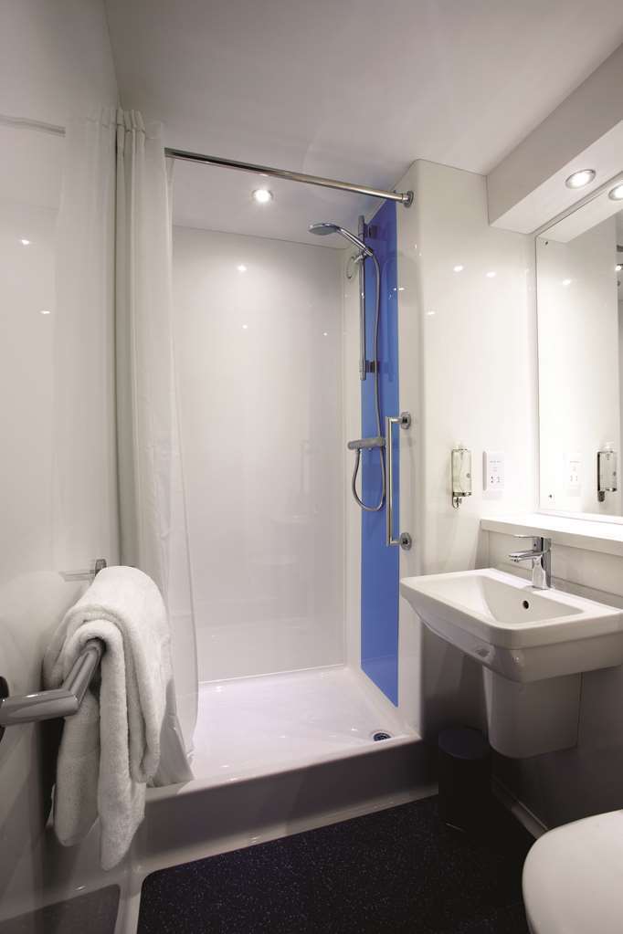Travelodge Walton On Thames Phòng bức ảnh