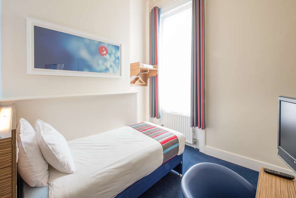 Travelodge Walton On Thames Phòng bức ảnh